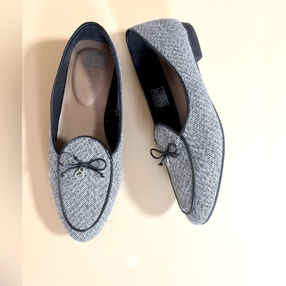 Nautica Gray and Black Loafers with Bow Detail - Picture 1 of 6